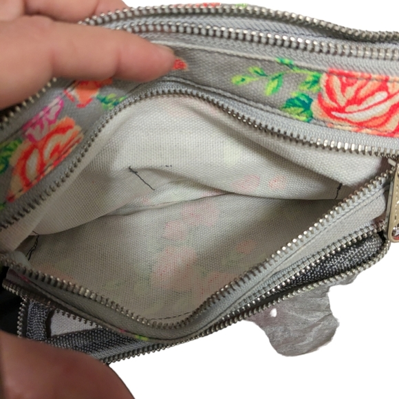 PINK Victoria Secret floral crossbody bag with adjustable straps/detachable NWOT - Picture 11 of 16